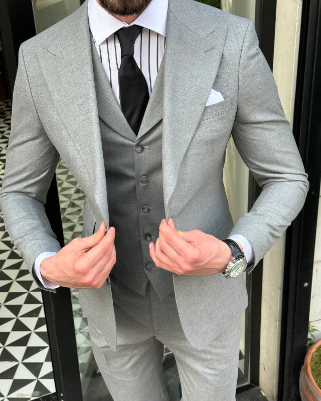 Newest Gray Three Pieces Peaked Lapel Best Fitting Prom Men Suits