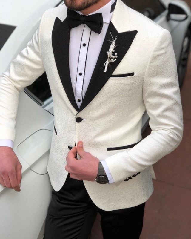 Stylish White Jacquard Close Fitting Three pieces Peaked Lapel Prom Men Suits